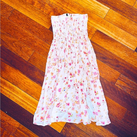 Kendall & Kylie Skirts Long Floral Baby Pink Skirt With A Split